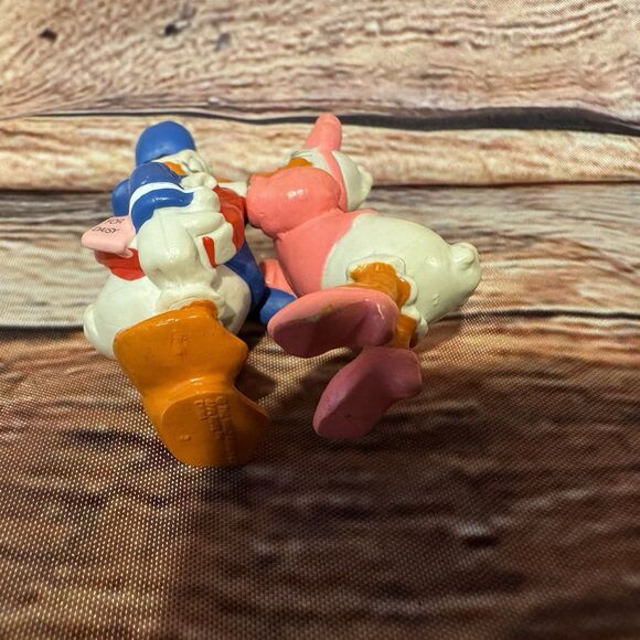 Disney Donald & Daisy Duck Valentines Hug & Kiss  PVC Applause Figure 2.25” Toy - Picture 6 of 7